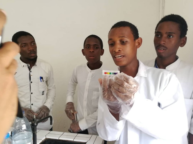 image 17ème édition de la journée des sciences au LSMC de Moroni / Au cœur de la solution acide et basique